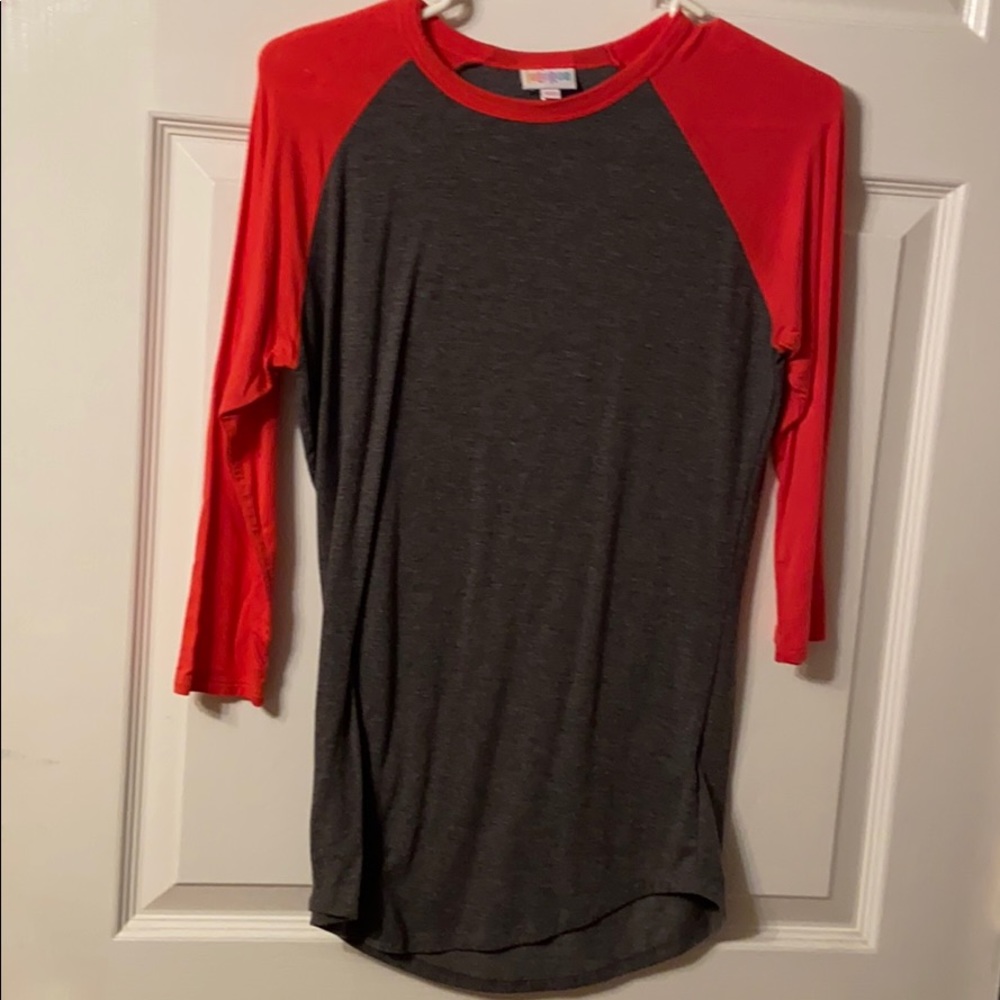 Grey and red half sleeve tee